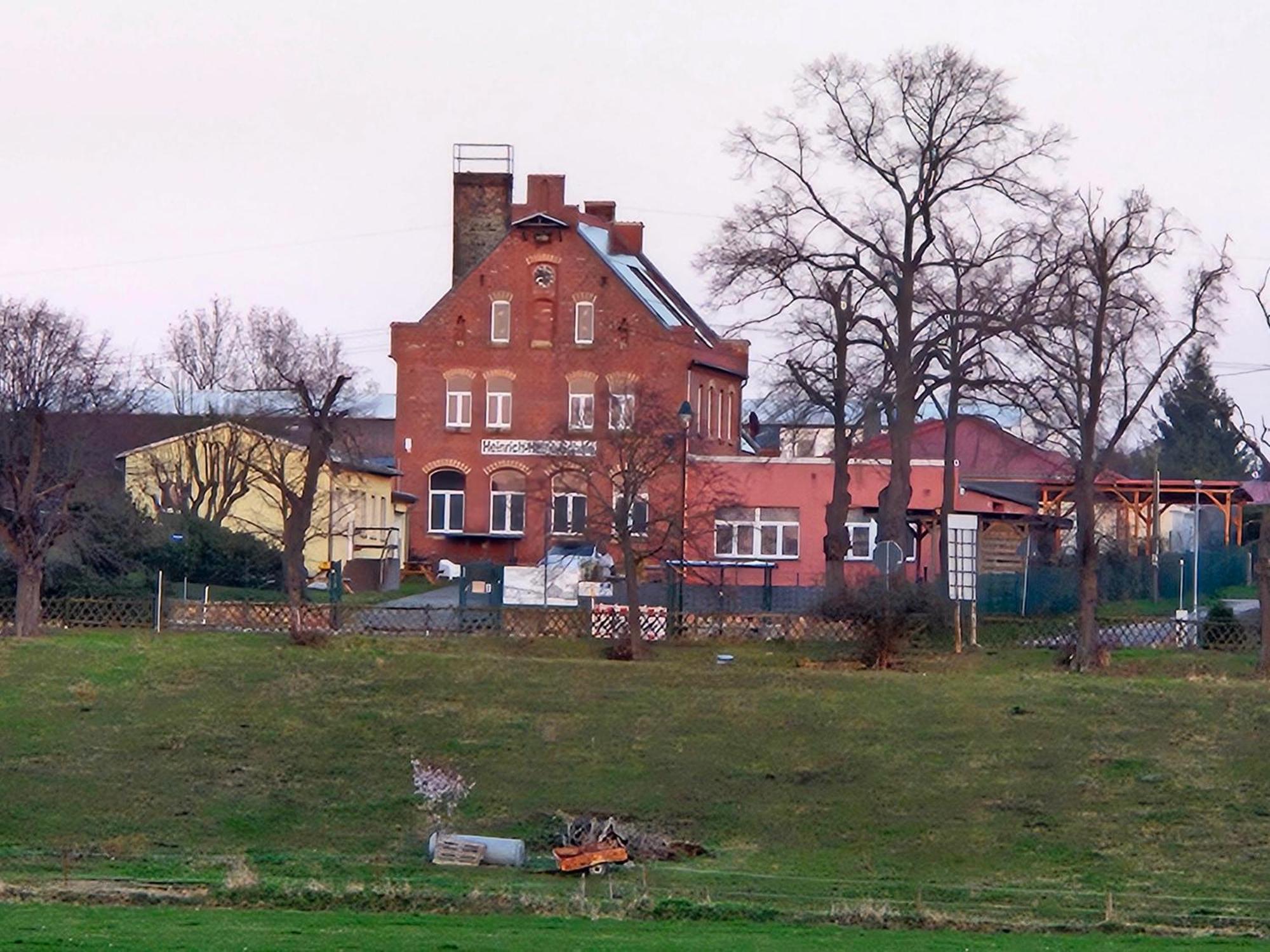 Gaestewohnung Heinrich Heine Schule Bad Dürrenberg Extérieur photo
