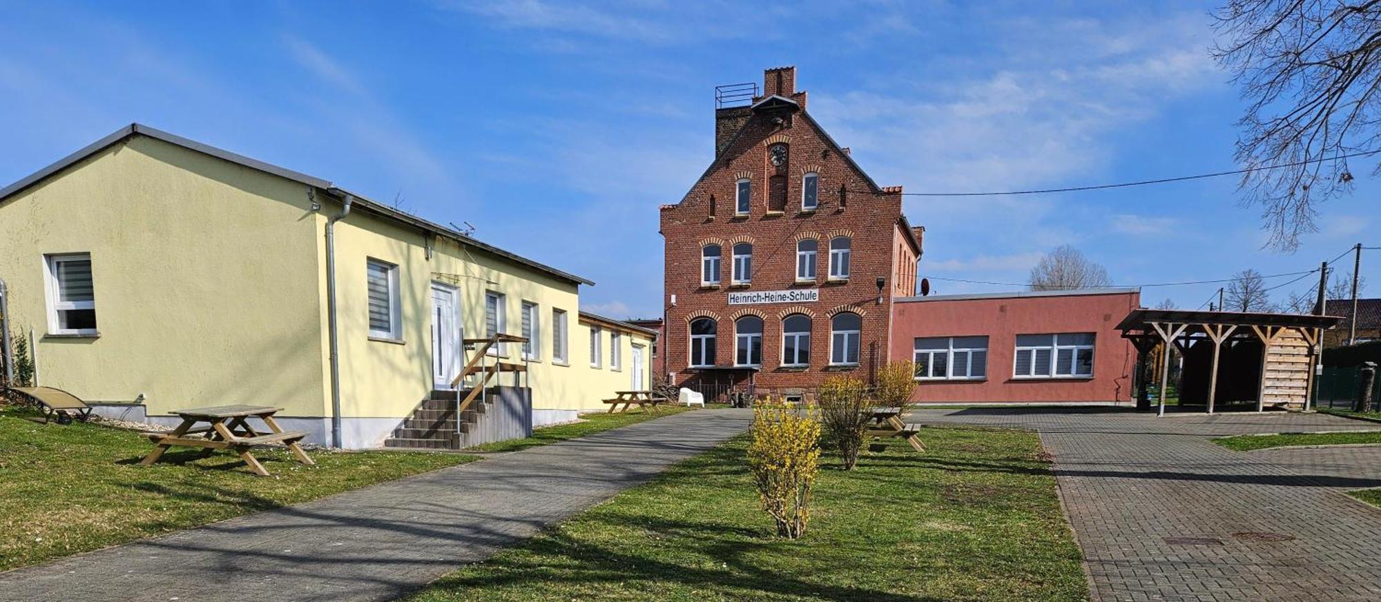 Gaestewohnung Heinrich Heine Schule Bad Dürrenberg Extérieur photo